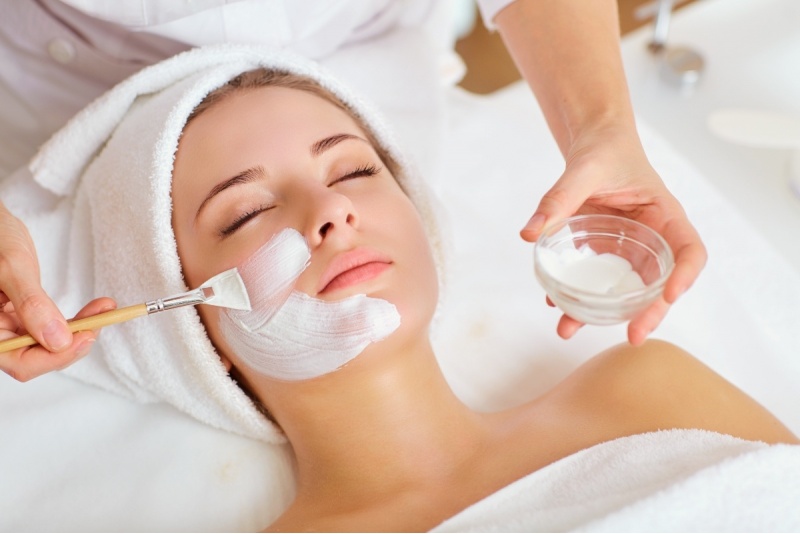 Jauninamoji veido SPA procedūra „Gintarės masažo studijoje“