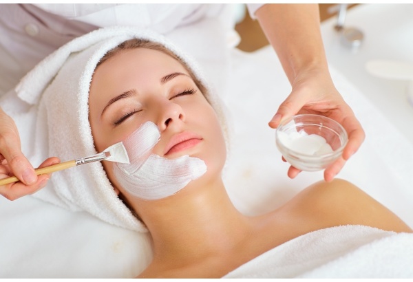Jauninamoji veido SPA procedūra „Gintarės masažo studijoje“