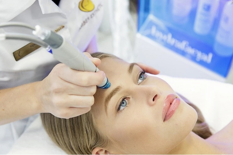 „HydraFacial“ veido procedūra klinikoje „Amber Esthetic“ Kaune