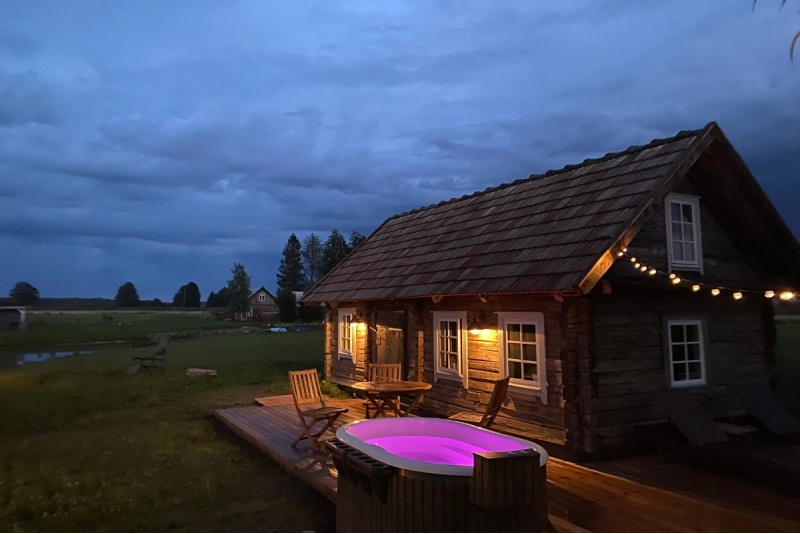 Romantiškas poilsis Pasakų namelyje su SPA „Vienkiemio oazėje“ Biržų rajone