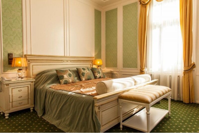 Nakvynė elegantiškame kambaryje "TB Hotel & SPA" viešbutyje