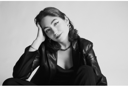 Asmeninė klasikinio portreto fotosesija studijoje Vilniuje