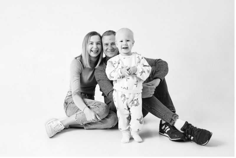 Šeimos portreto fotosesija studijoje Vilniuje