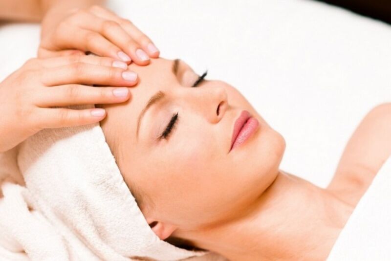 Limfodrenažinis veido masažas su giluminiu šveitimu ir giluminio drėkinimo kauke