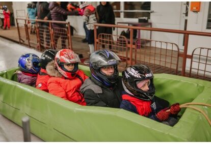 Šeimos pasivažinėjimas su minkštu bobu bobslėjaus ir rogučių trasoje „Sigulda“