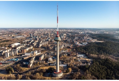 Prabangi vakarienė virš debesų TV bokšte 1 asmeniui