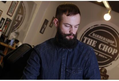 Plaukų kirpimas + barzdos kirpimas „The Chop Barbershop“ vyrų kirpykloje