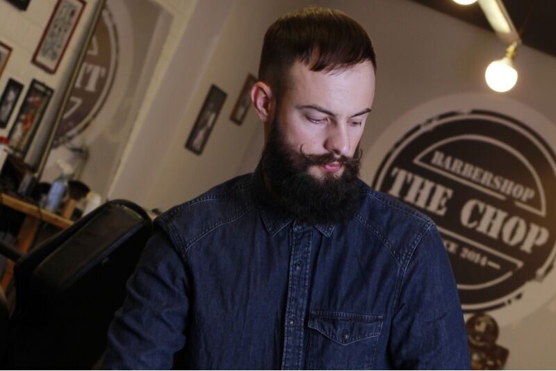 Plaukų kirpimas + barzdos kirpimas „The Chop Barbershop“ vyrų kirpykloje