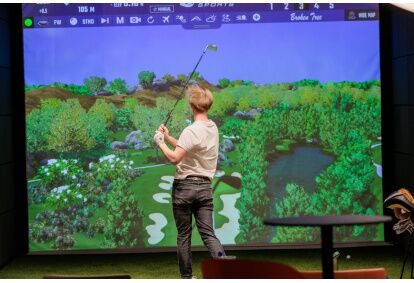 Pažintinė golfo pamoka golfo simuliatoriumi „Indoor Golf & Sports Lounge“
