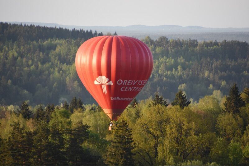 Skrydis oro balionu virš Birštono su „Oreivystės centru“ Ballooning.lt