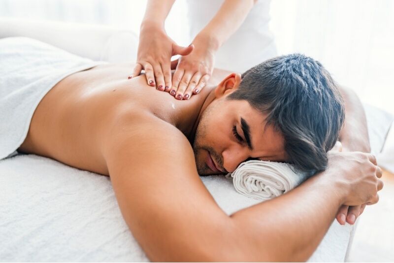 Klasikinis nugaros masažas vyrams salone „Kūno kalba“ Panevėžyje