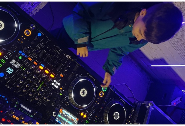 Individuali DJ pamoka „Neko DJ Studio“ Klaipėdoje