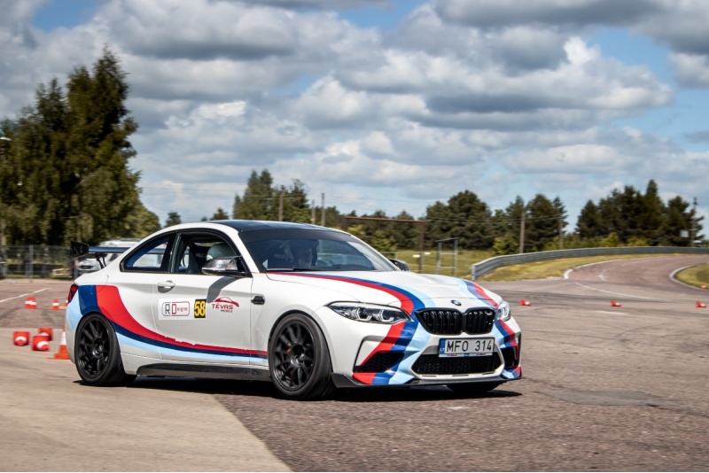 Vairuok sportinį „BMW M2“ Nemuno žiedo trasoje