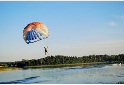 Parasailing - skrydis parašiutu virš ežero Anykščiuose