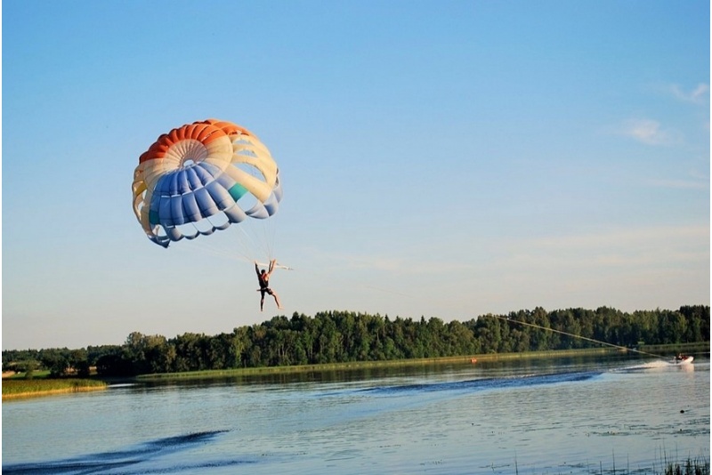 Parasailing - skrydis parašiutu virš ežero Anykščiuose