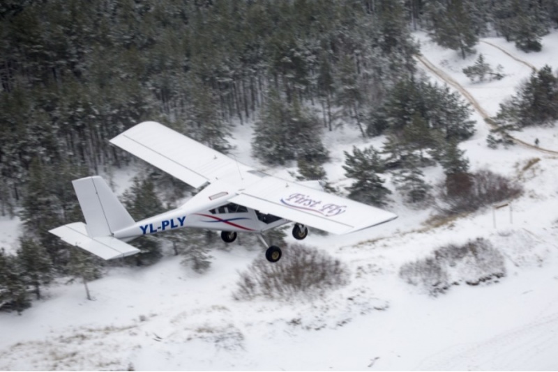 Įspūdingas skrydis dviviečiu lėktuvu AEROPRAKT-22 iš Adažių aerodromo