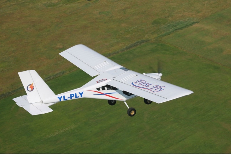 Įspūdingas skrydis dviviečiu lėktuvu AEROPRAKT-22 iš Adažių aerodromo