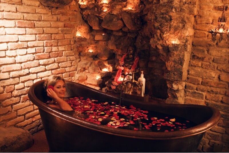 Prabangusis „SHANTI SPA OAZĖ” ritualas su rožių vonia ir kristalais