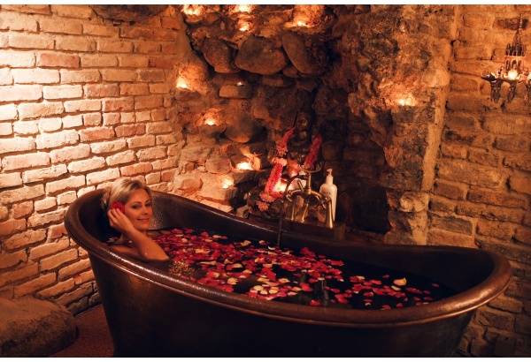 Prabangusis „SHANTI SPA OAZĖ” ritualas su rožių vonia ir kristalais