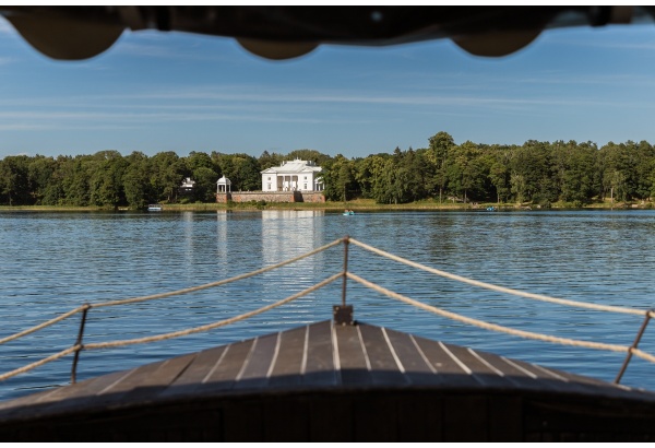 Apžvalginė kelionė laivu „Nepažinti Trakai“ ir kibinų vaišės Trakuose