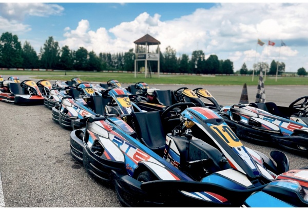 Pasivažinėjimas kartingu Smalininkų kartodrome