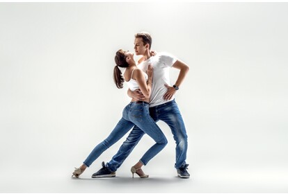 Individuali šokio treniruotė dviems studijoje „Aistra šokiui“
