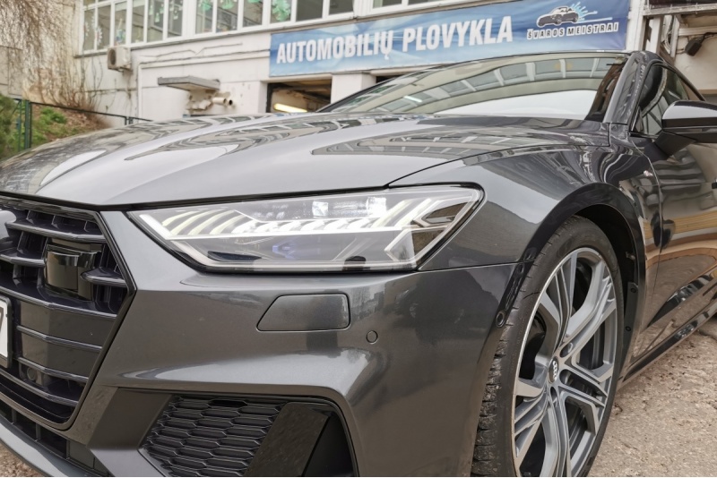 Automobilio žibintų poliravimas ir padengimas Nano danga Vilniuje