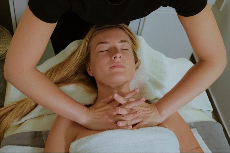 3 masažų kompleksas masažo namuose „Laimės terapija“ Vilniuje
