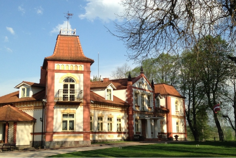 Lux nakvynė ir pusryčiai Mārcienos dvare