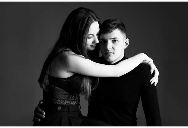 Klasikinio portreto fotosesija porai studijoje Vilniuje