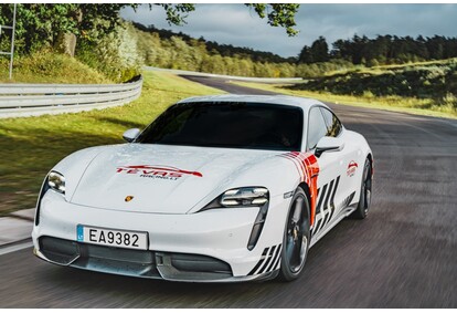 Vairuok sportinį „Porsche Taycan Turbo S“ Nemuno žiedo trasoje