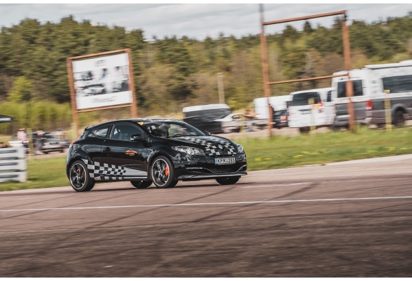 Vairuok sportinį „Renault Megane RS“ Nemuno žiedo trasoje