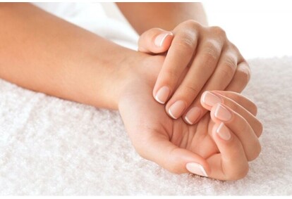 Rankų masažas grožio ir kūno terapijos studijoje „Rasa Eras“ Klaipėdoje
