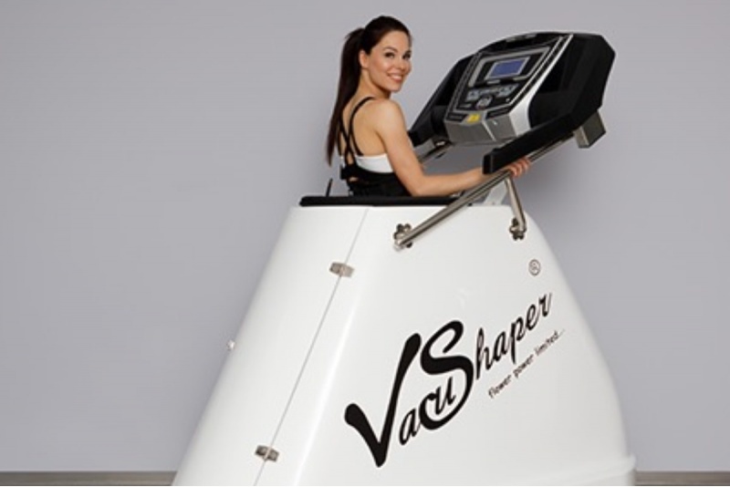 Kūno formas dailinanti Lipo Laser procedūra su Vacu Shaper treniruote