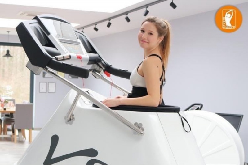Kūno formas dailinanti Lipo Laser procedūra su Vacu Shaper treniruote