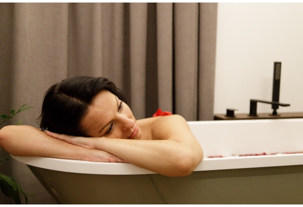 SPA ritualas su mineralų vonia grožio studijoje „Mos Loft“ Kaune
