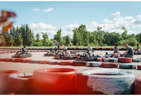 Pasivažinėjimas kartingais Mažeikiuose