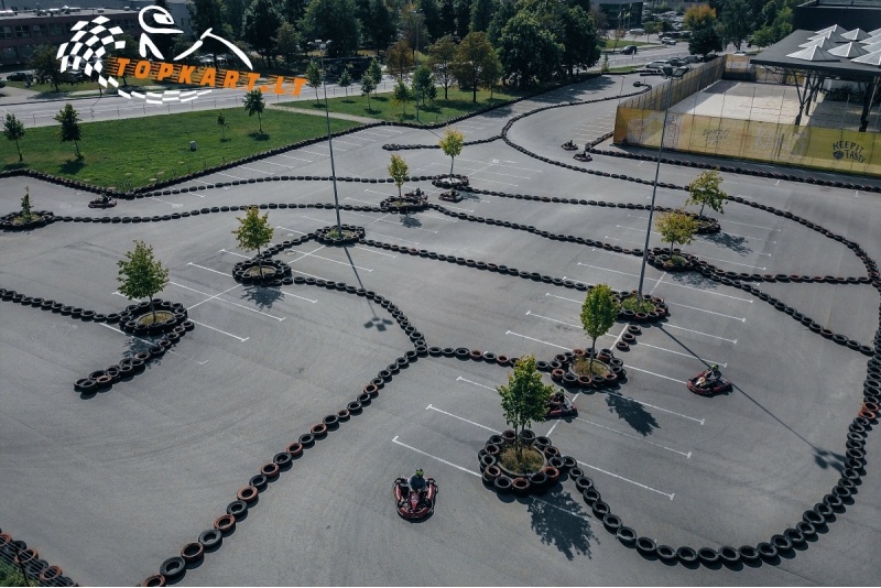 Pasivažinėjimas kartingais „TopKart“ Šiauliuose