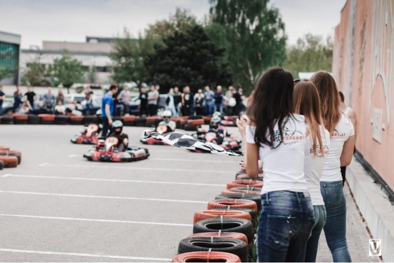 Pasivažinėjimas kartingais „TopKart“ Šiauliuose