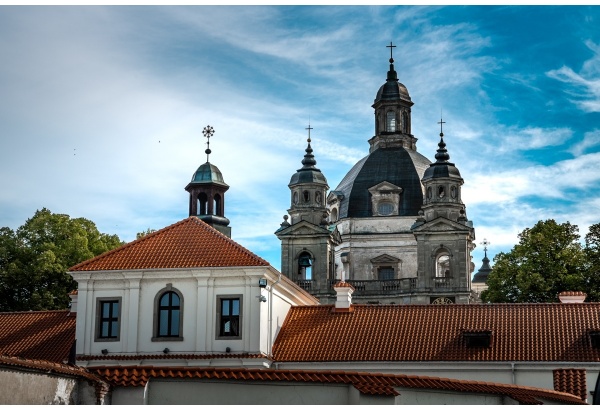 Prabangi nakvynė su 4 patiekalų vakariene dviem „Monte Pacis“ Kaune