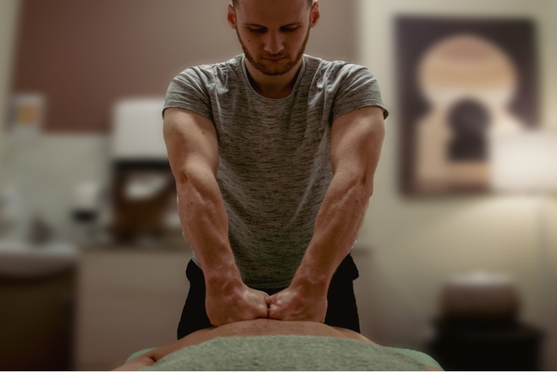 Giliųjų audinių viso kūno masažas studijoje “MR. M. Massage” Vilniuje