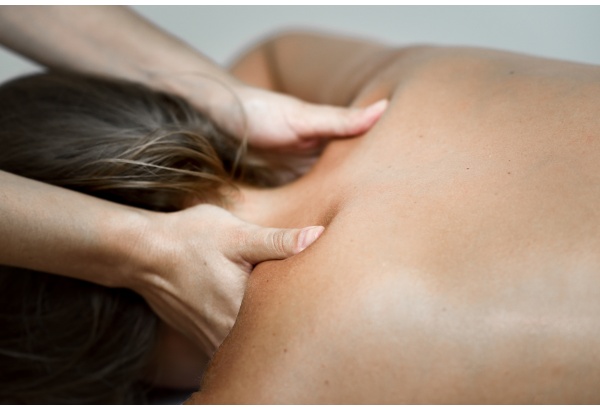 Giliųjų audinių nugaros masažas studijoje “MR. M. Massage” Vilniuje