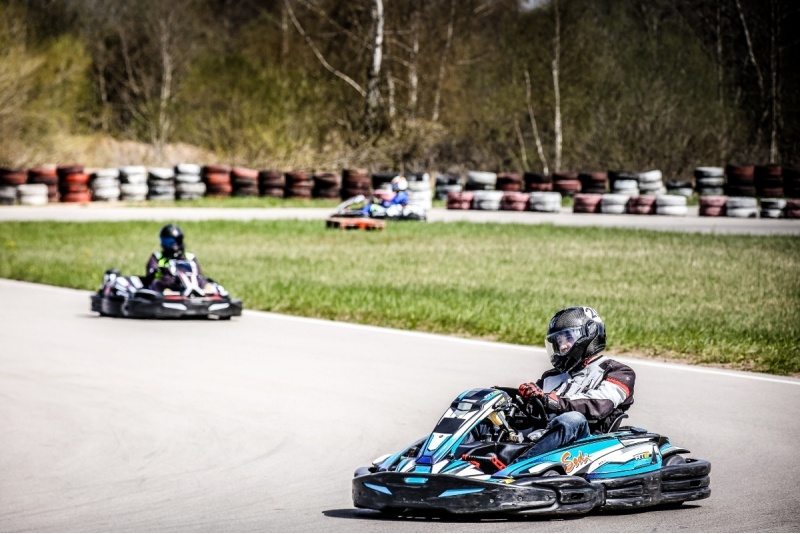 Pasivažinėjimas 9AG kartingu kartodrome „Mande“ Šiauliuose