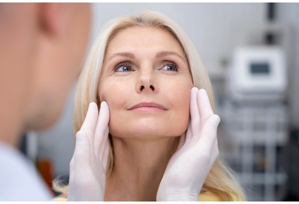 Liftinguojanti veido ir kaklo procedūra ULTRAFORMER III +DOVANA