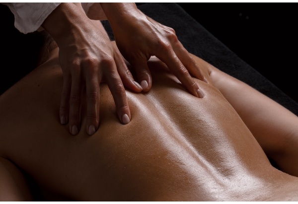 Aromaterapinis viso kūno masažas masažo salone Mystic SPA Vilniuje
