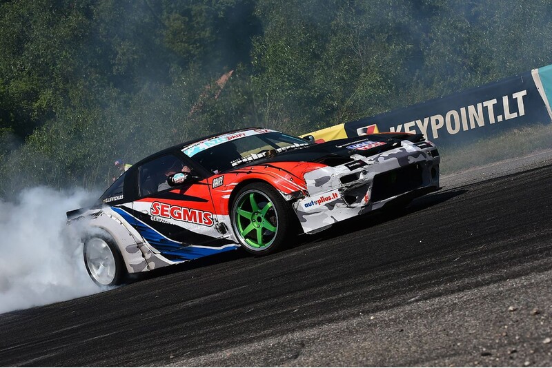 Driftink pats su instruktoriumi „SIDE to SIDE Drift Team“ Vilniuje