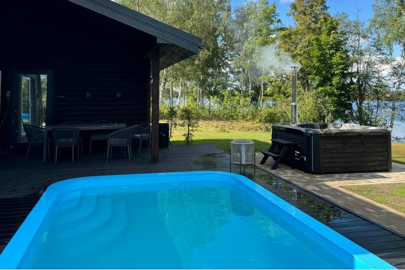 Nakvynė namelyje „Villa Mila“ su apsilankymu baseine, pirtyje ir sūkurinėje vonioje