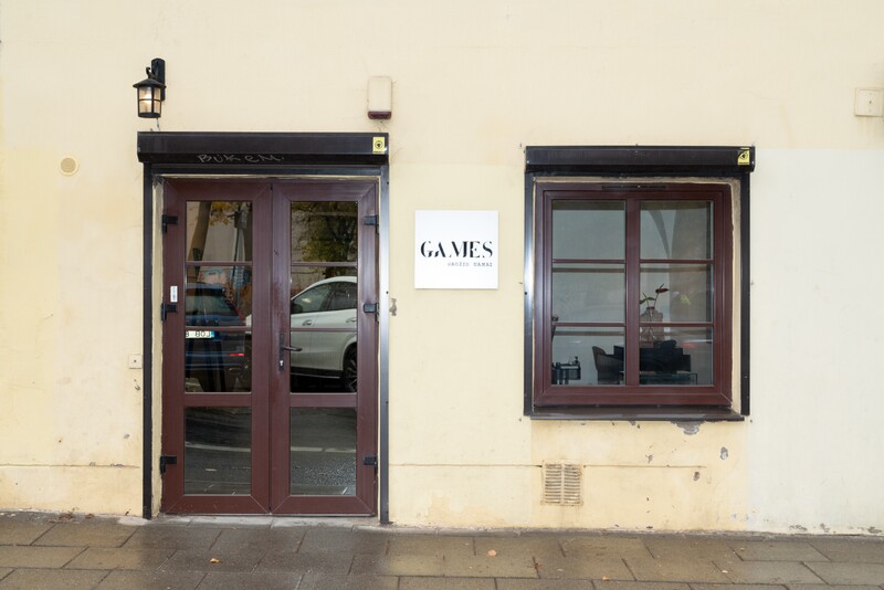 Pilnas manikiūras su geliniu lakavimu “MYGAME” Vilniuje