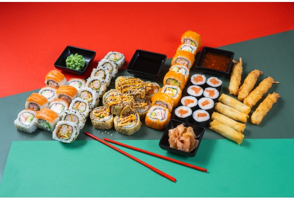 Šventinis sushi rinkinys 48 vnt. restorane „Sushi lovers“