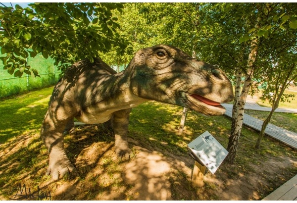 Pramogų diena „Dino nuotykių parke“ ir gardūs kibinai 3 asmenų šeimai